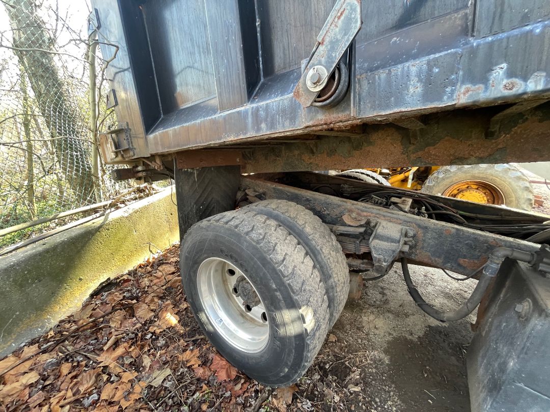 2000 STERLING L-Series Dump Truck - Image 9